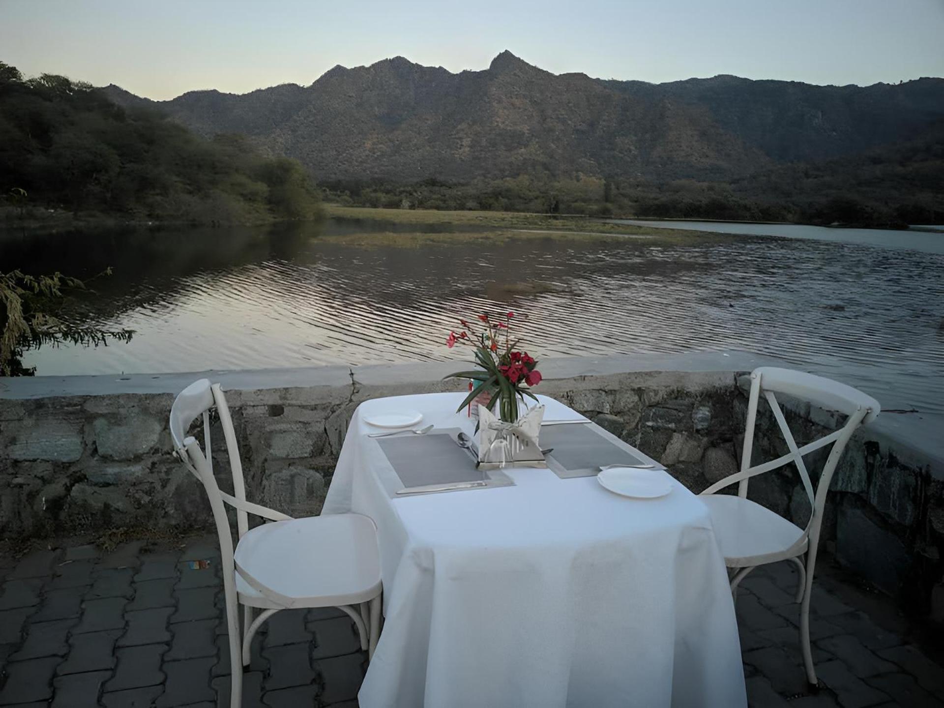Shivika Lake Hotel Ranakpur Sadri Exterior photo